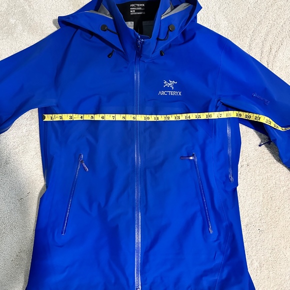 2022 Women’s Arc’teryx Beta AR Jacket (Vitality Blue) - Picture 5 of 6